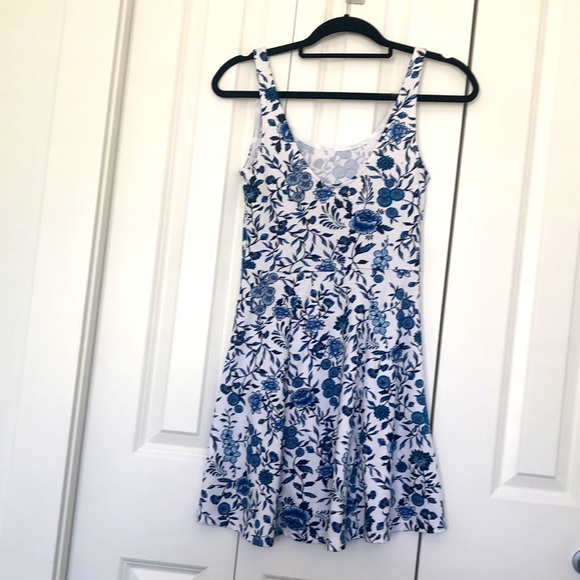 H&M size small skater style blue and white floral dress - Picture 2 of 2